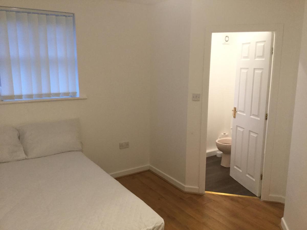 Quiet Residential Area Within Easy Reach Of Town Apartment Manchester Exterior photo
